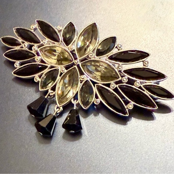 SWAROVSKI - Black Taupe Crystal Swarovski Brooch/Rhodium Plated/Signed. Like New - Picture 5 of 6
